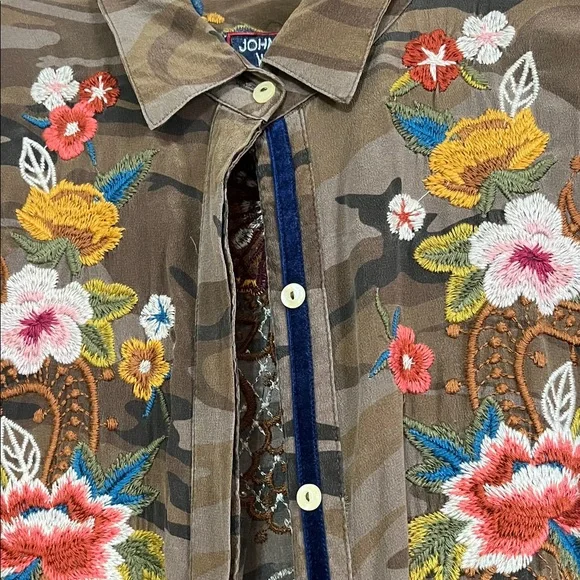 Johnny Was Brown Camouflage Shirt with Floral Embroidery - Picture 4 of 4